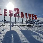 Hotel Aalborg Ξενοδοχείο Λε Ντεζ Αλπ